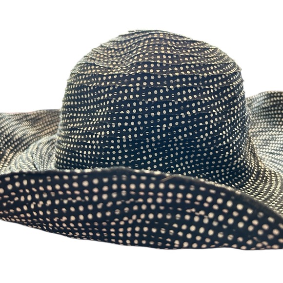 Wallaroo Hat Company Women's "Scrunchie" Packable Hat Black & White Print (2) - Picture 4 of 7